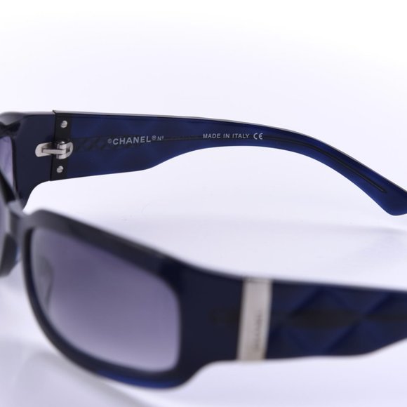 Vintage CHANEL Quilted CC Sunglasses Blue Gradient main image 10
